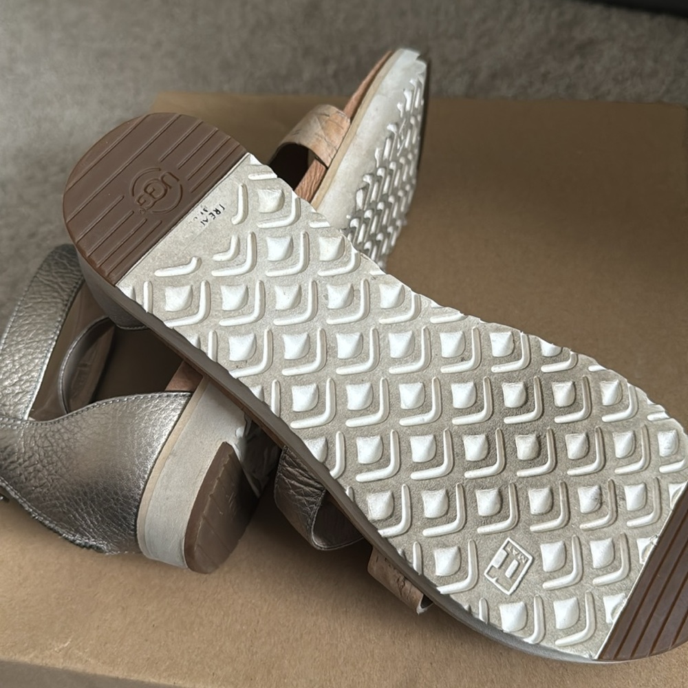 Ugg women’s Zina gladiator leather sandal size 8 - Picture 6 of 6